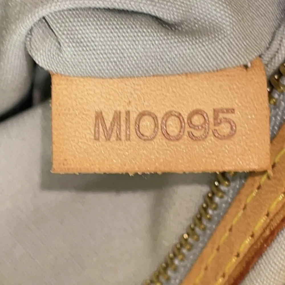 Authentic Louis Vuitton Vernis Yellow Reade PM Hand Bag with LV luggage tag - Picture 4 of 16